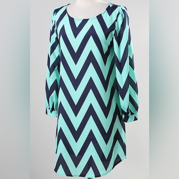 Sequin Hearts Dresses & Skirts - Juniors Sz 7 Chevron Patterned Dress